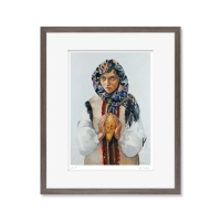 micha--zaborowski---stryje-ska_standard-grafit_M_pion_1x1-bialy.webp