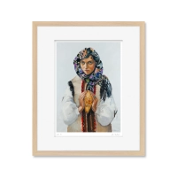 micha--zaborowski---stryje-ska_standard-migdal_M_pion_1x1-bialy.webp