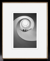 Szymon Brodziak Loop #01 Rama Czarna Złota wkładka.jpg