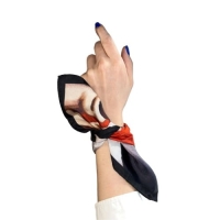 Saint Moritz_ poszetka na ręce.jpg